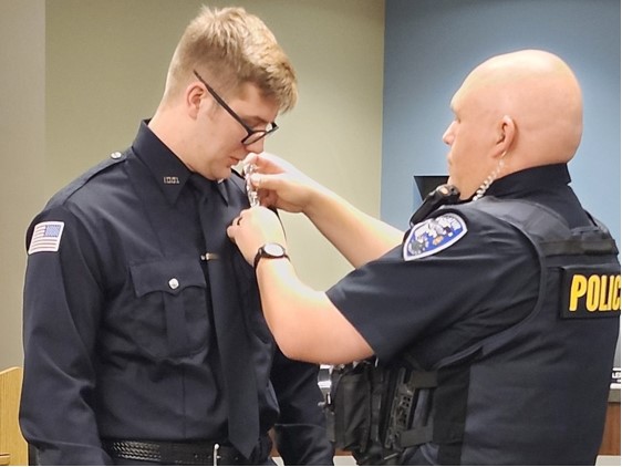Two new city police officers sworn in – WZBD