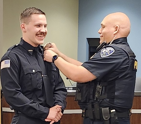 Two new city police officers sworn in - WZBD