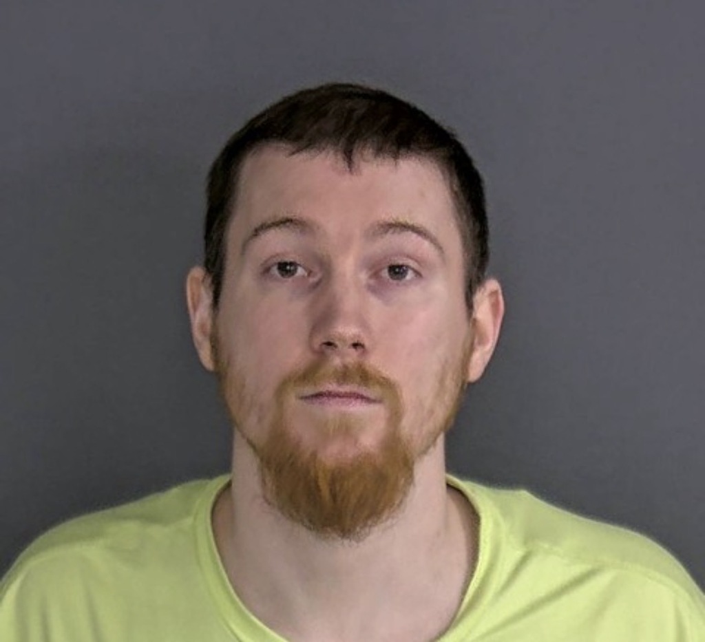 Decatur man arrested on battery charges – WZBD
